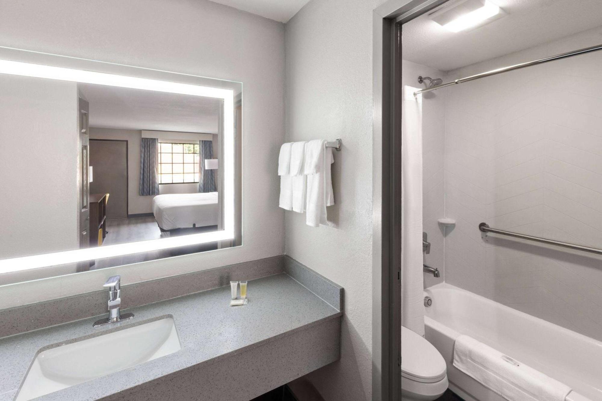 Days Inn & Suites By Wyndham Vicksburg Eksteriør bilde